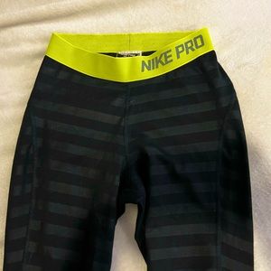 NIKE PRO DRI-FIT XS Full length. Lightly Worn.